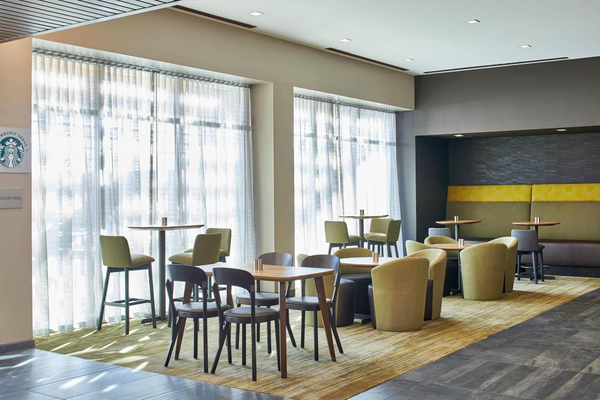 Courtyard Baltimore Downtown/Mchenry Row Екстер'єр фото