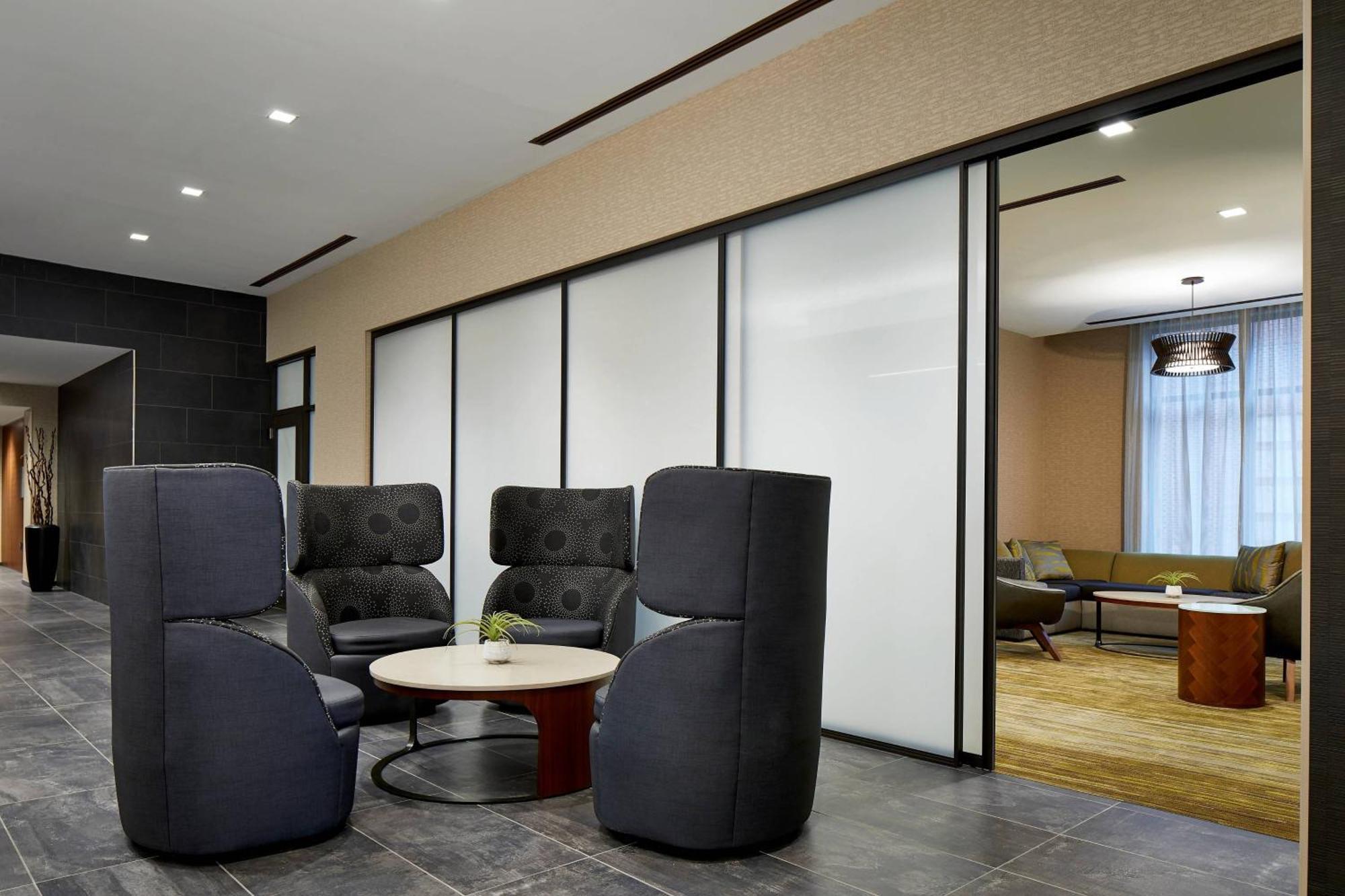 Courtyard Baltimore Downtown/Mchenry Row Екстер'єр фото
