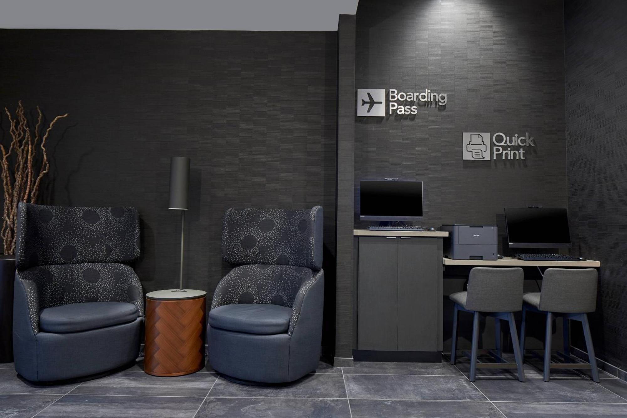 Courtyard Baltimore Downtown/Mchenry Row Екстер'єр фото